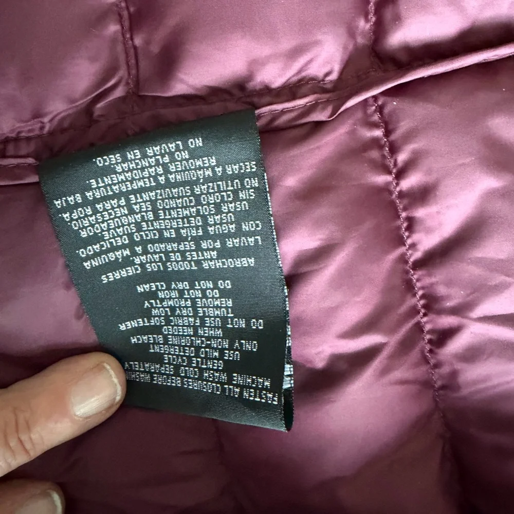 32 degrees heat quilted puffer vest Burgundy lightweight. Great for travel sizeM - Picture 8 of 10